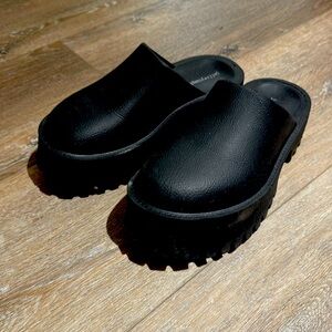 JEFFREY CAMPBELL Bae Clogge Black Lug Sole Platform Slip On Clogs Mules Size 9